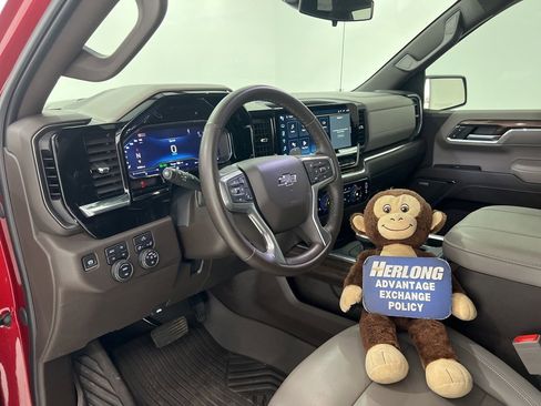 Used 2024 Chevrolet Silverado 1500 LT Trail Boss w/ Convenience Package II image 9