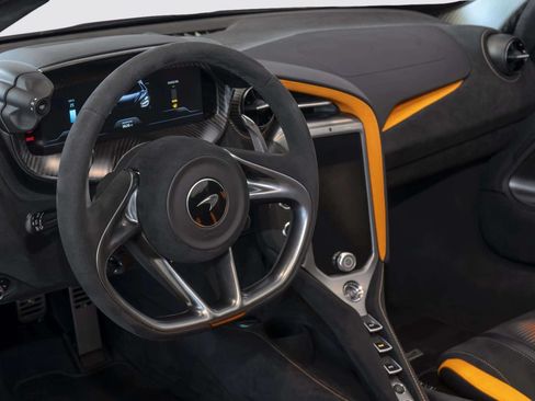 Used 2024 McLaren 750S Spider RWD image 21