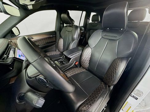 Used 2022 Jeep Grand Cherokee Summit w/ Luxury Tech Group V image 21