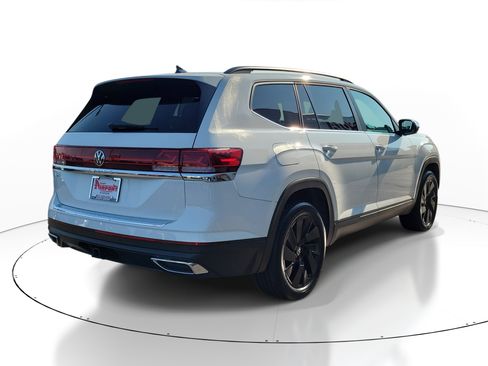 Used 2025 Volkswagen Atlas SE FWD image 4