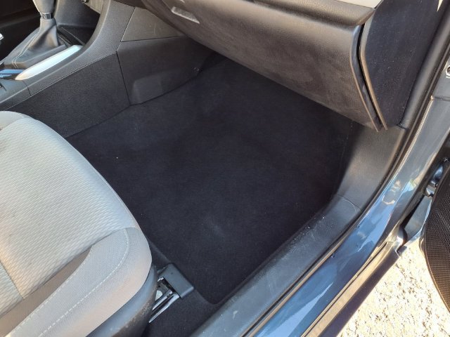 Used 2017 Toyota Corolla LE w/ Carpet Mat Package (TMS) FWD image 43