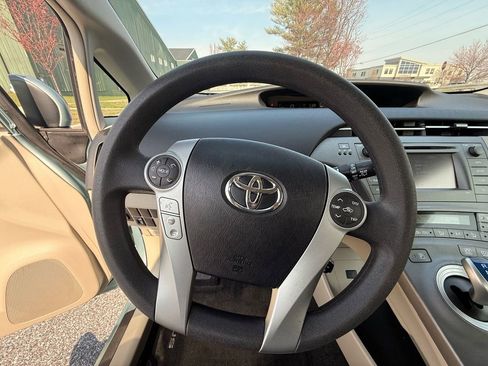Used 2014 Toyota Prius Three image 18