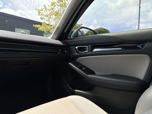 Used 2023 Honda Civic Touring image 25