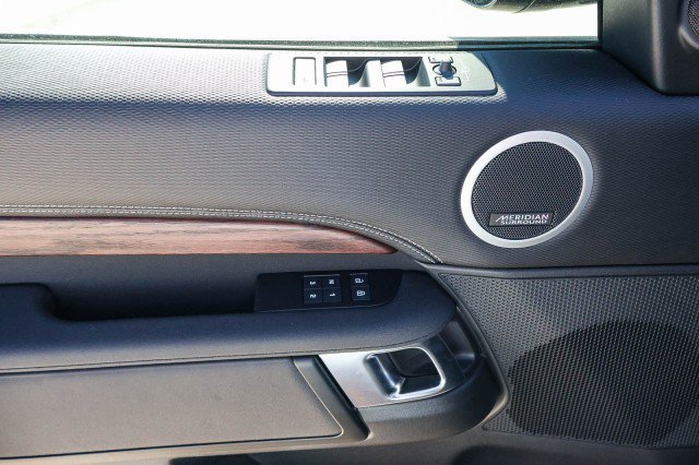 Certified 2025 Land Rover Discovery Dynamic SE AWD/4WD image 35