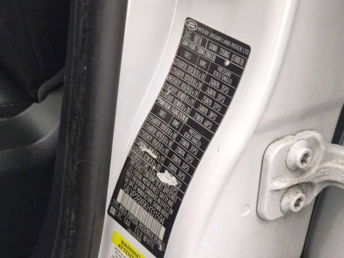 Used 2019 Land Rover Range Rover Evoque SE image 32