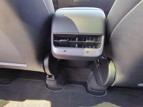 Used 2023 Tesla Model Y Performance AWD/4WD image 21