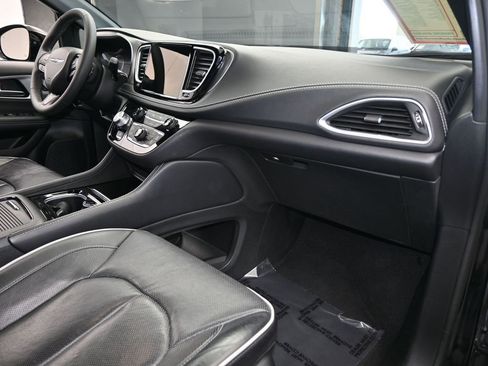 Used 2023 Chrysler Pacifica Limited w/ S Appearance Package image 48