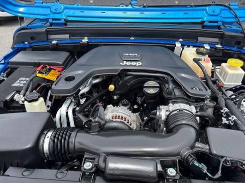 Used 2021 Jeep Gladiator Sport AWD/4WD image 8