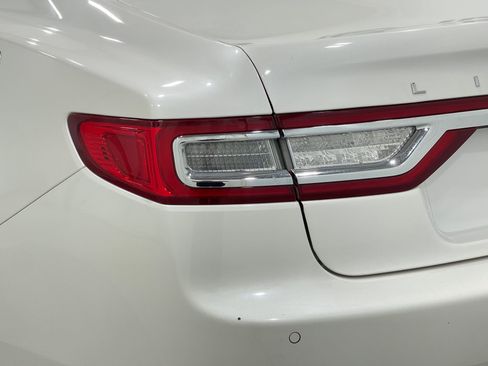 Used 2018 Lincoln Continental Select AWD/4WD image 34