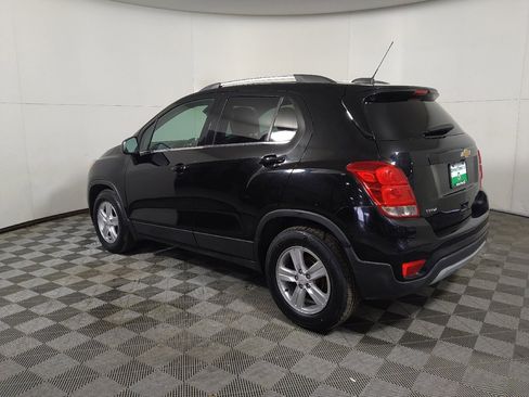 Used 2020 Chevrolet Trax LT w/ LT Convenience Package FWD image 3
