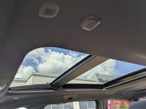 New 2025 Chrysler Pacifica Select w/ Fav Edition Package image 25