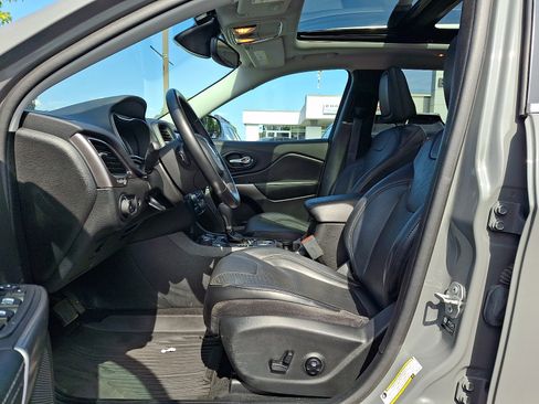 Certified 2021 Jeep Cherokee Latitude Lux w/ Sun & Sound Group AWD/4WD image 13