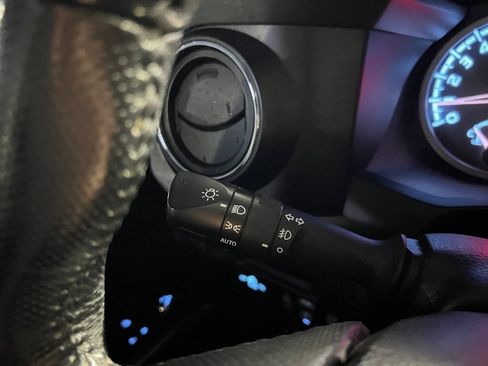 Used 2017 Toyota Tacoma TRD Sport image 37