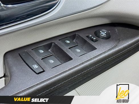 Used 2017 Chevrolet Equinox LT image 17