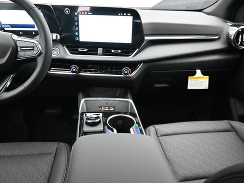 New 2026 Chevrolet Equinox LT w/ Convenience Package II AWD/4WD image 13