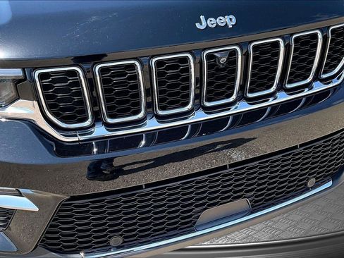 Used 2023 Jeep Grand Cherokee Limited w/ Luxury Tech Group II AWD/4WD image 29