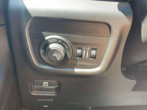 Used 2023 Jeep Grand Cherokee L Limited AWD/4WD image 23