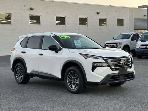 Used 2024 Nissan Rogue S image 9