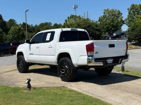 Used 2018 Toyota Tacoma SR5 RWD image 5