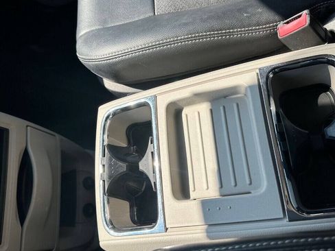 Used 2012 Chrysler Town & Country Touring w/ Entertainment Group #1 FWD image 31