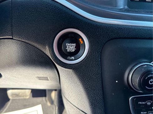 Used 2019 Dodge Charger SXT image 25