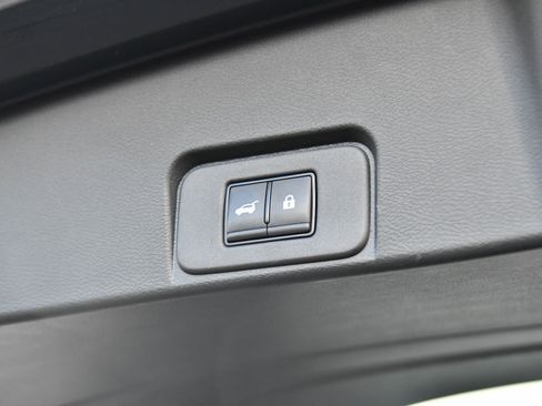 Used 2024 Nissan Rogue SV image 40