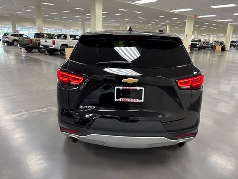 Used 2025 Chevrolet Blazer LT FWD image 5