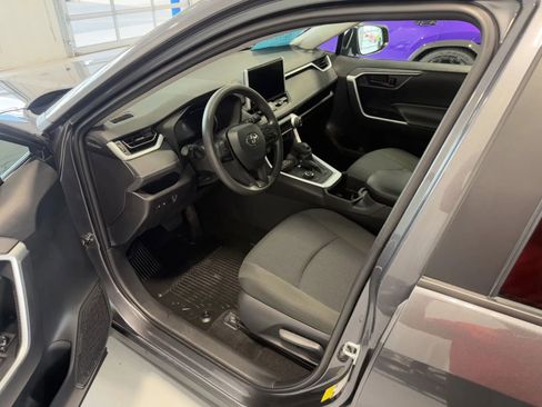Used 2025 Toyota RAV4 LE AWD/4WD image 9