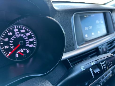 Used 2020 Kia Optima LX image 32