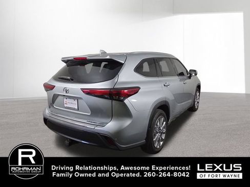 Used 2020 Toyota Highlander Limited AWD/4WD image 6