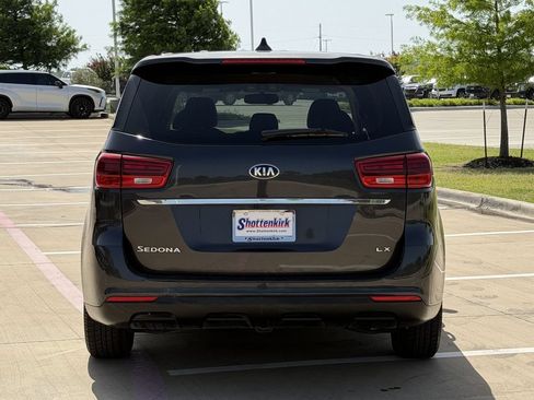 Used 2021 Kia Sedona LX FWD image 5