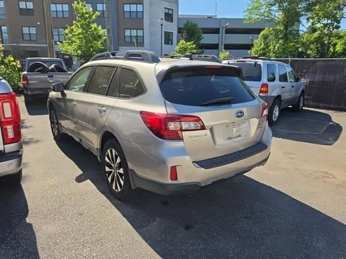 Used 2016 Subaru Outback 2.5i Limited AWD/4WD image 8
