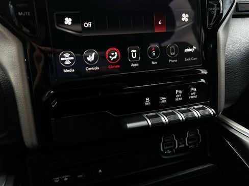Used 2019 RAM 1500 Laramie AWD/4WD image 19