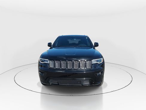 Used 2020 Jeep Grand Cherokee Altitude image 3