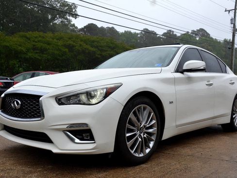 Used 2018 INFINITI Q50 Luxe RWD image 2