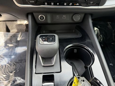 Used 2023 Nissan Rogue SV image 25