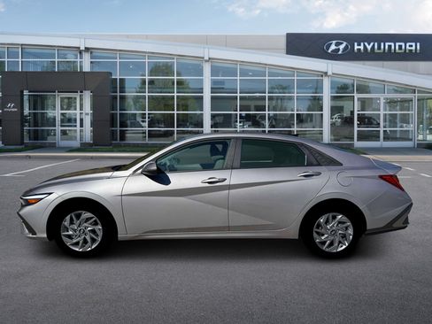 New 2026 Hyundai Elantra Hybrid FWD image 3