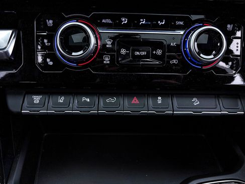 Used 2024 GMC Sierra 2500 AT4 w/ AT4 Premium Plus Package image 30