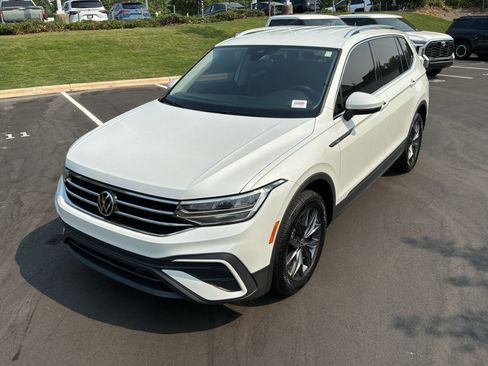 Used 2023 Volkswagen Tiguan SE FWD image 5