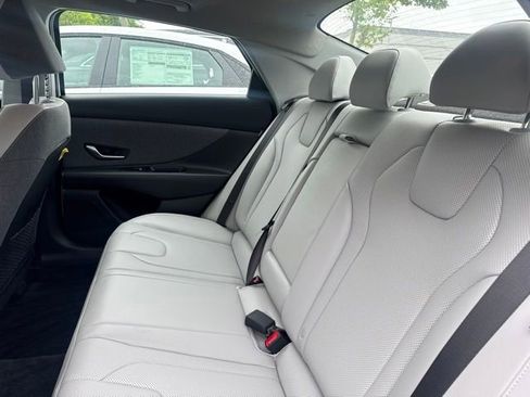 Used 2025 Hyundai Elantra Limited FWD image 14