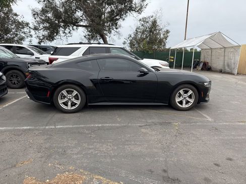Used 2024 Ford Mustang Coupe RWD image 3