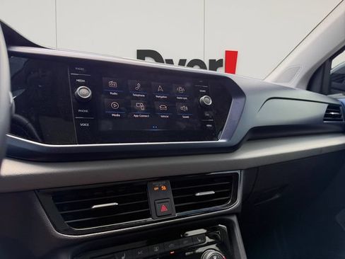 Used 2023 Volkswagen Taos SE w/ Panoramic Sunroof Package FWD image 21