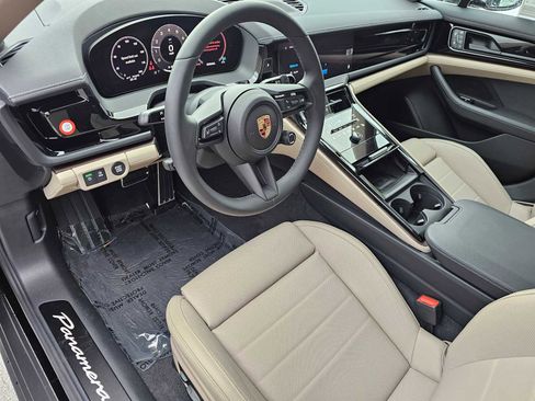 New 2025 Porsche Panamera 4 image 4