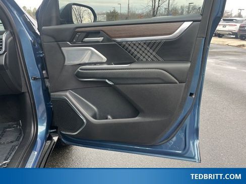 Used 2025 GMC Acadia Denali w/ Super Cruise Package image 22