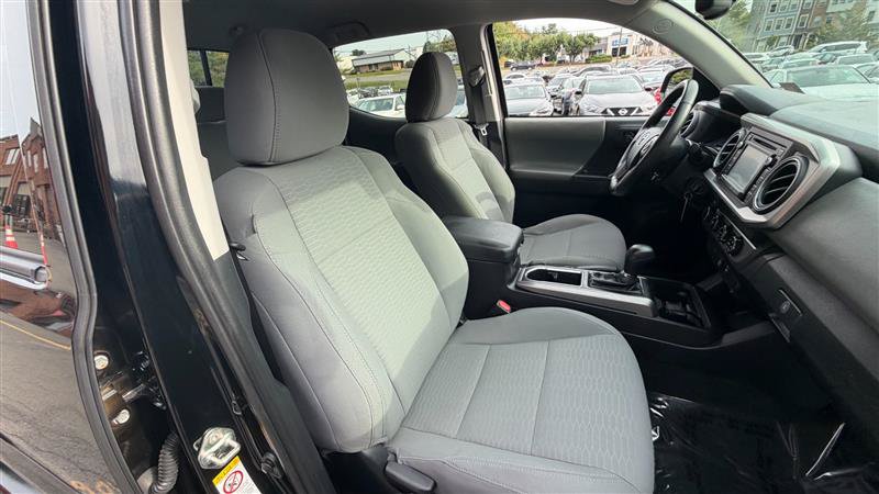 Used 2019 Toyota Tacoma SR5 AWD/4WD image 8