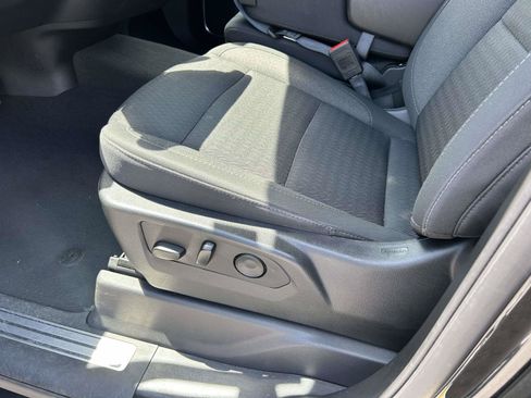 Used 2025 Chevrolet Silverado 1500 LT AWD/4WD image 17