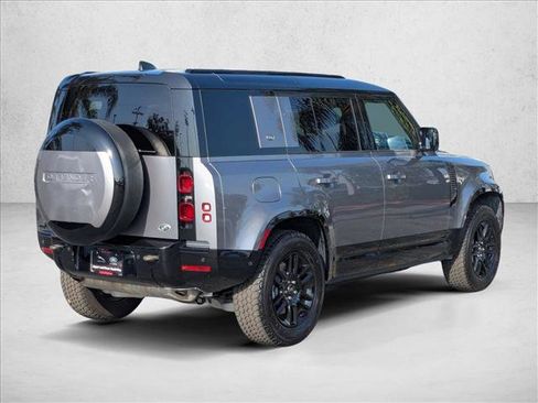 Used 2023 Land Rover Defender 110 X-Dynamic SE image 5