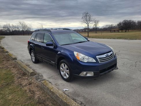 Used 2010 Subaru Outback 3.6R Premium w/ Popular Equipment Group 1B image 5