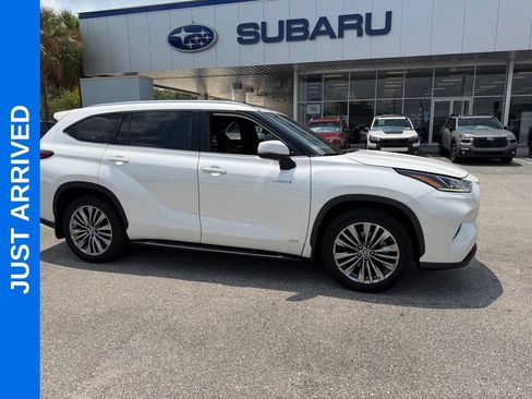 Used 2021 Toyota Highlander Platinum AWD/4WD image 1