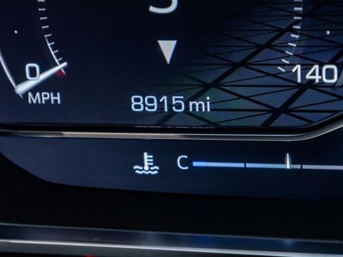 Used 2024 GMC Yukon XL SLT w/ SLT Luxury Package image 18